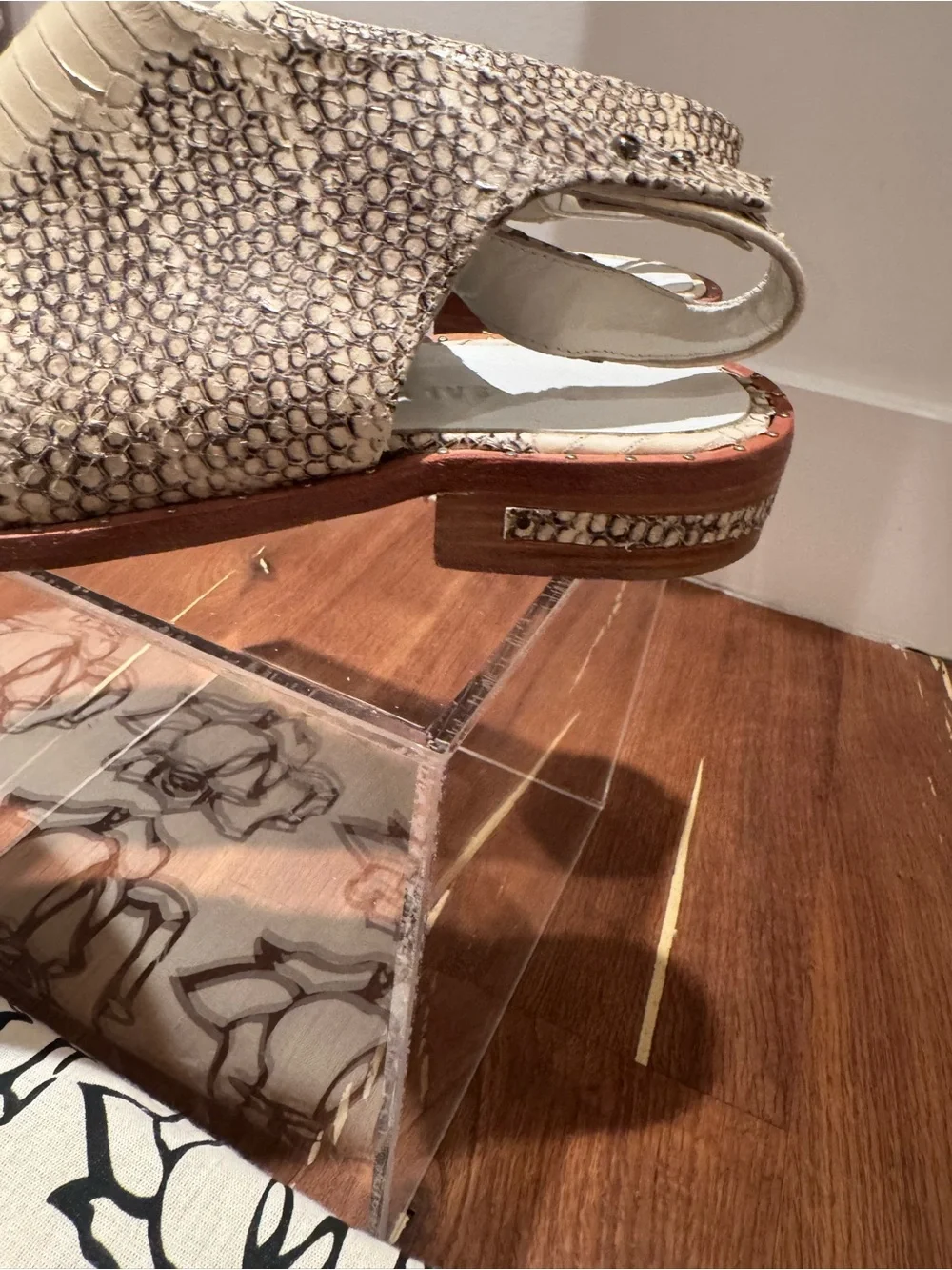 Freda Salvador, the  ‘Rush’ Cream & Taupe Snakeskin Slingback Shoes. Size 9.5